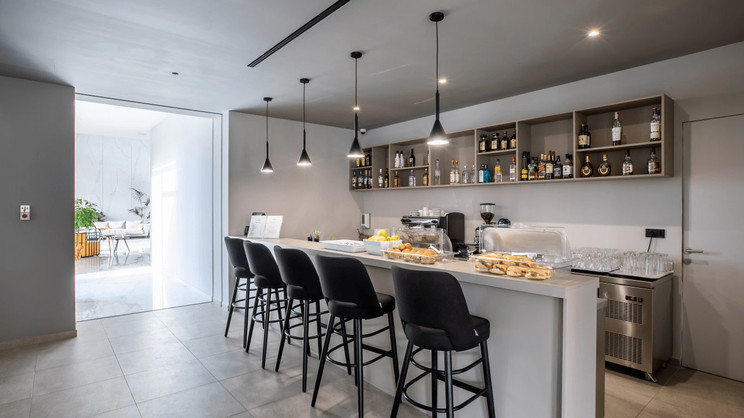 White Olive Elite Laganas